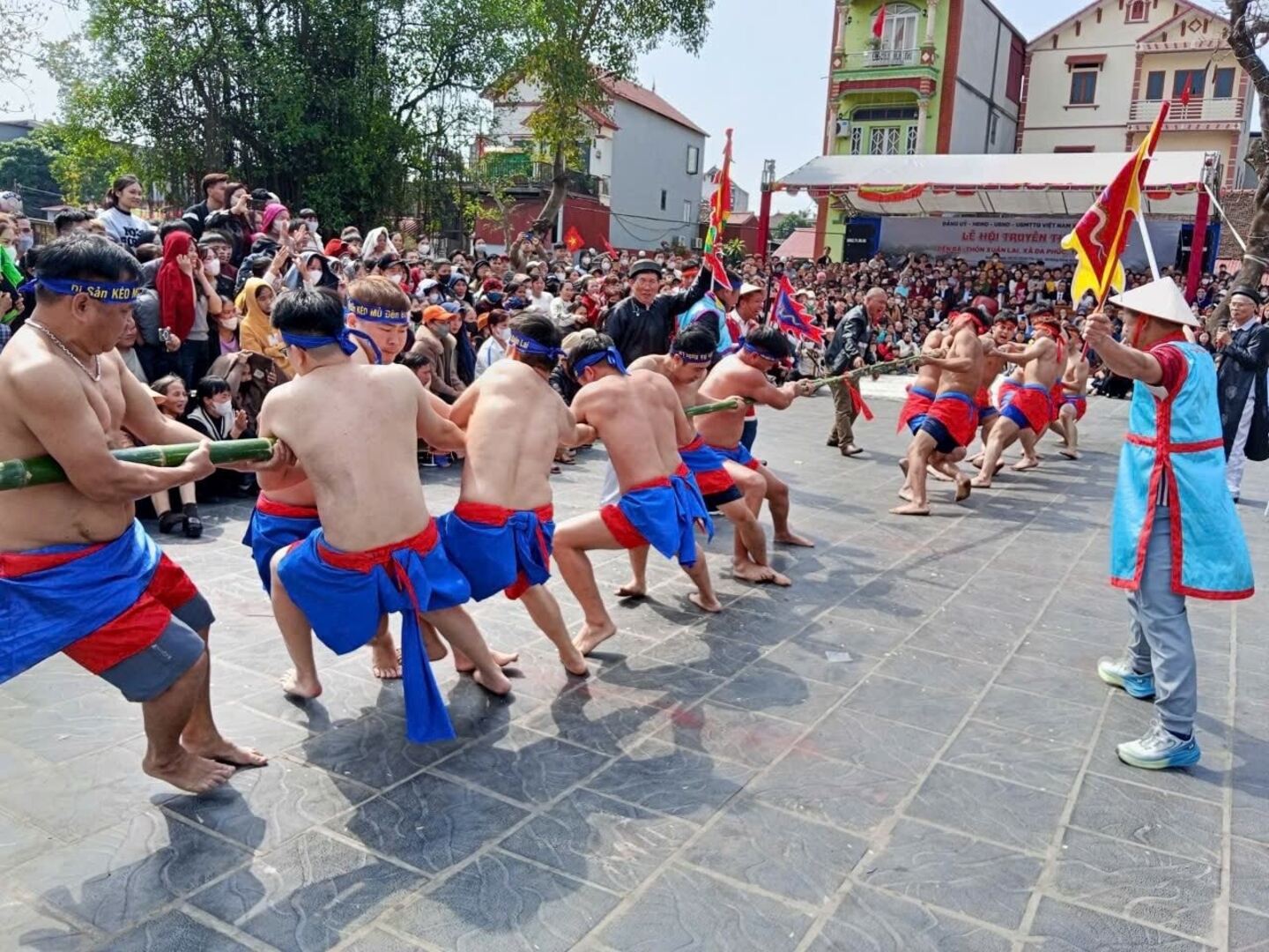 Lễ hội truyền thống đền Bà