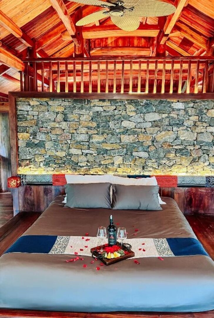Khách sạn Hoa Hồng